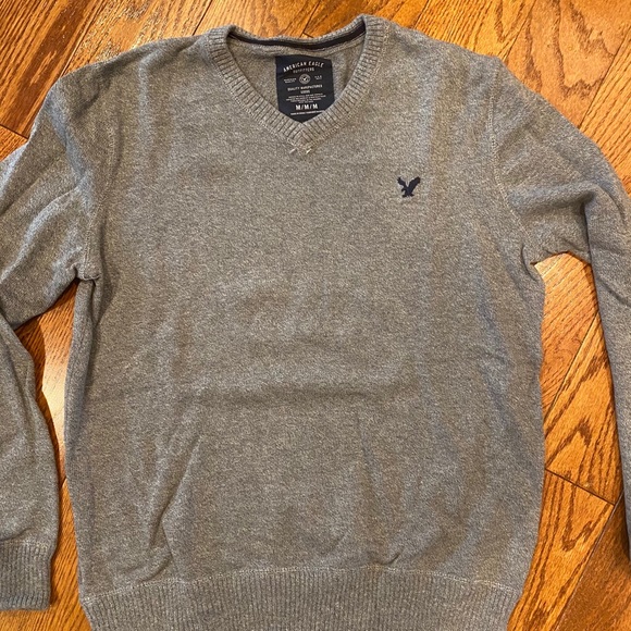 American Eagle V-neck sweater - Picture 1 of 3
